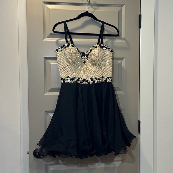 Sherri Hill Dresses & Skirts - Sherri Hill Formal/Homecoming Dress - Women’s 10